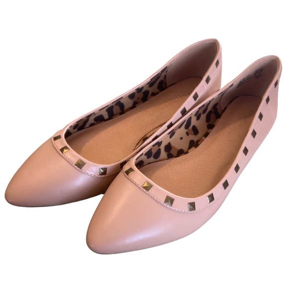 Christian Siriano for Payless Size 8.5 Nude Point Toe Flat w. Brass Studs - Picture 2 of 4